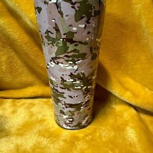 32 oz Swig cup-Duty calls pattern